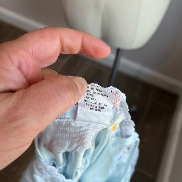 Vintage Light Blue Barbizon Smocked Bodice Danity Full Sweep Night Gown Sz L - Picture 5 of 9